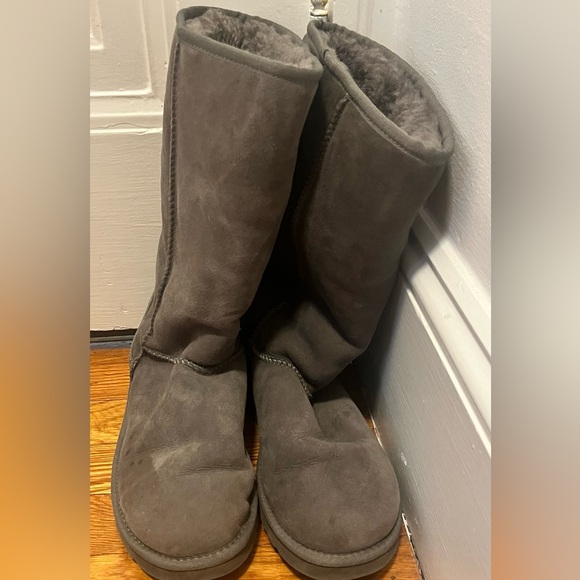 EUC Authentic Gray Classic Tall Ugg Boots (9) - Picture 3 of 6